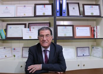 68 yaşında 14 üniversite diploması var