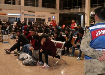 Erzurum’da, 272 kaçak göçmen ülkelerine gönderildi