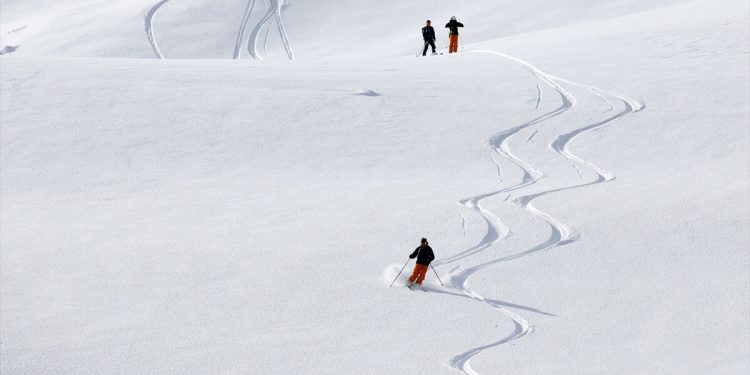 Kaçkarlar, heliski sporunun merkezine dönüşüyor