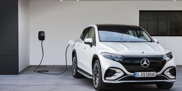 Mercedes’ten 10 yılda 10 bin adet şarj istasyonu hamlesi