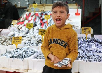 Samsun’da soğuyan hava balığa yönlendirdi