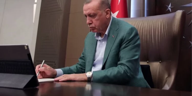 Bazı mücevher ve kuyumcu ürünlerinin ithalatına yüzde 20 ek mali yükümlülük kararı Resmi Gazete’de yayınlandı