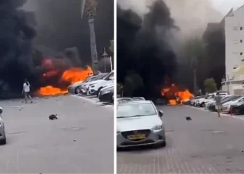 Hamas’ın füze saldırısı başlattığı Aşkelon’dan dumanlar yükseliyor